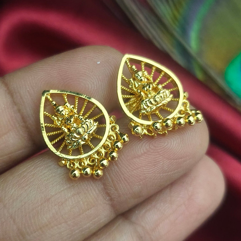 Goddess Lakshmi stud- E-1021