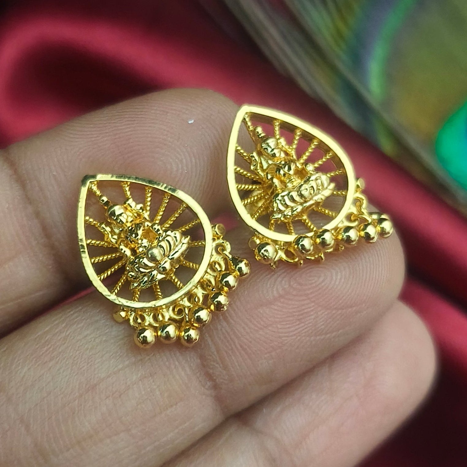 Goddess Lakshmi stud- E-1021