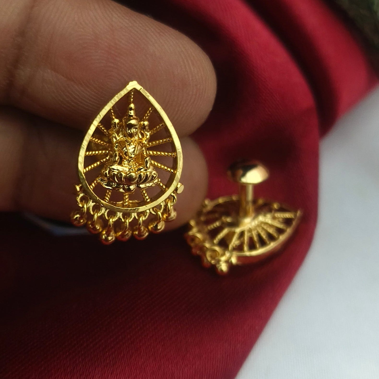 Goddess Lakshmi stud- E-1021