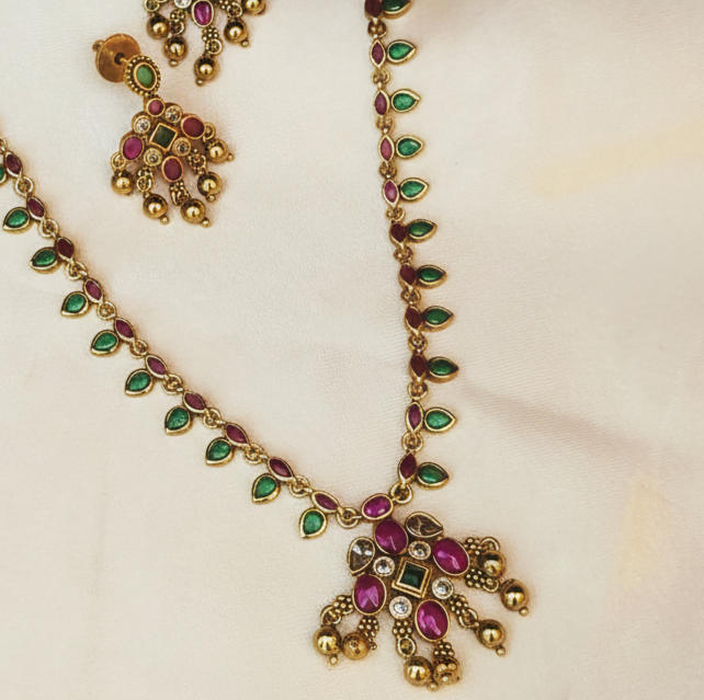 Kemp Stone Leaf Drop Necklace Set – Antique Gold Finish-NM-1034
