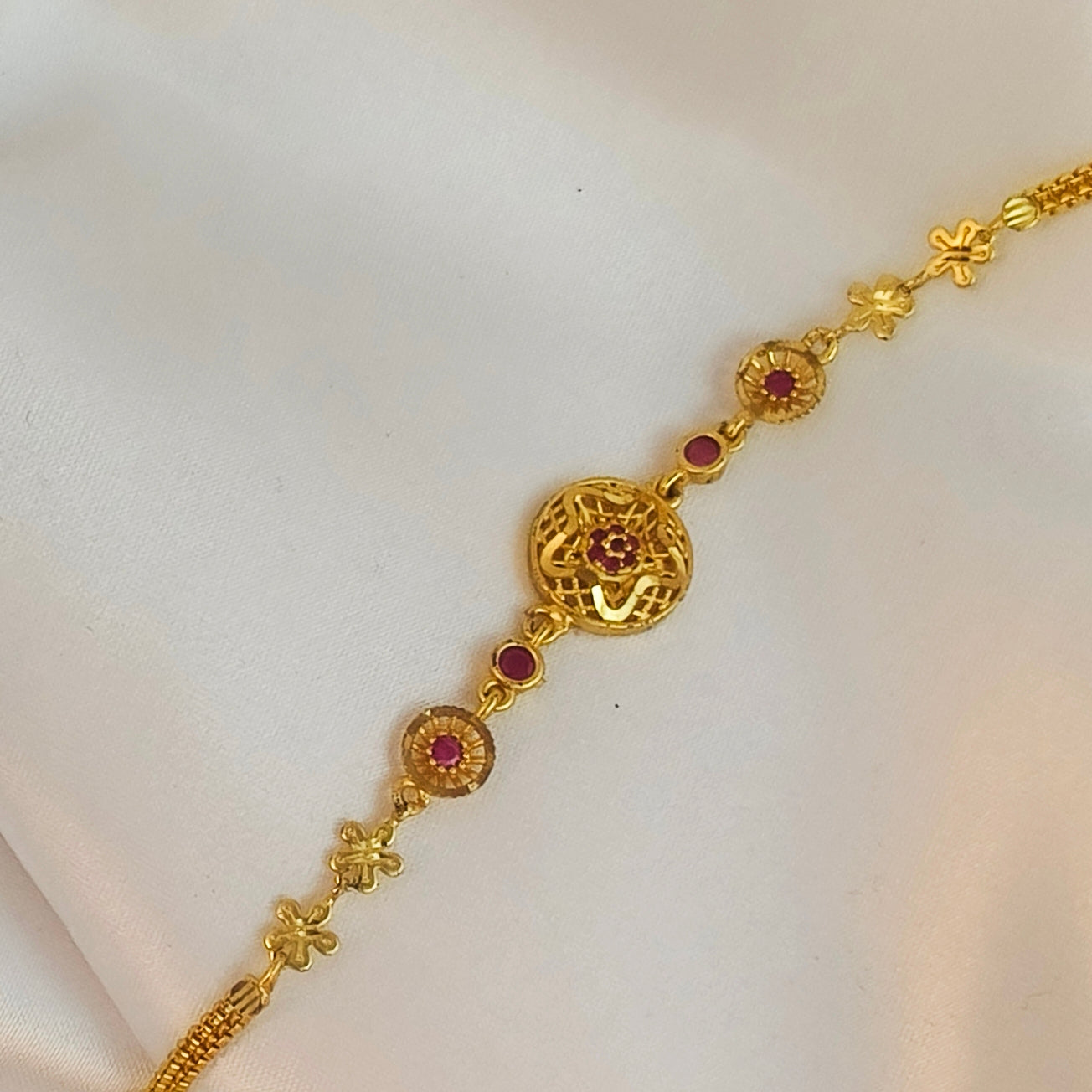 Traditional Floral Filigree one Gram Gold Polished Bracelet BR-51001