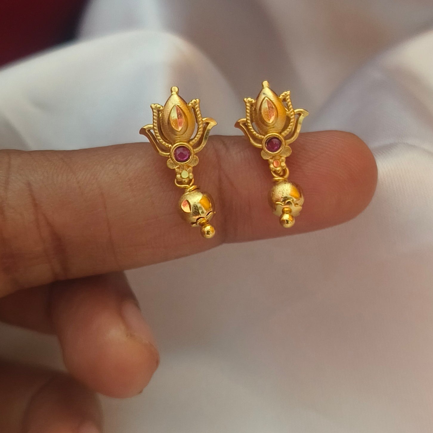 One gram forming lotus earrings E-31031