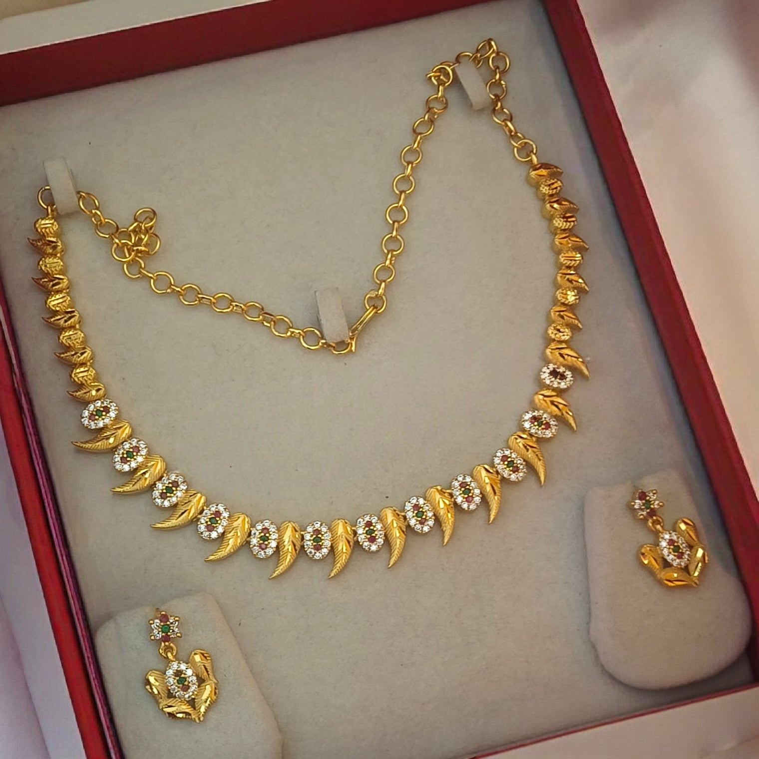 Leaf and floral neckset in forming polished N - 41019
