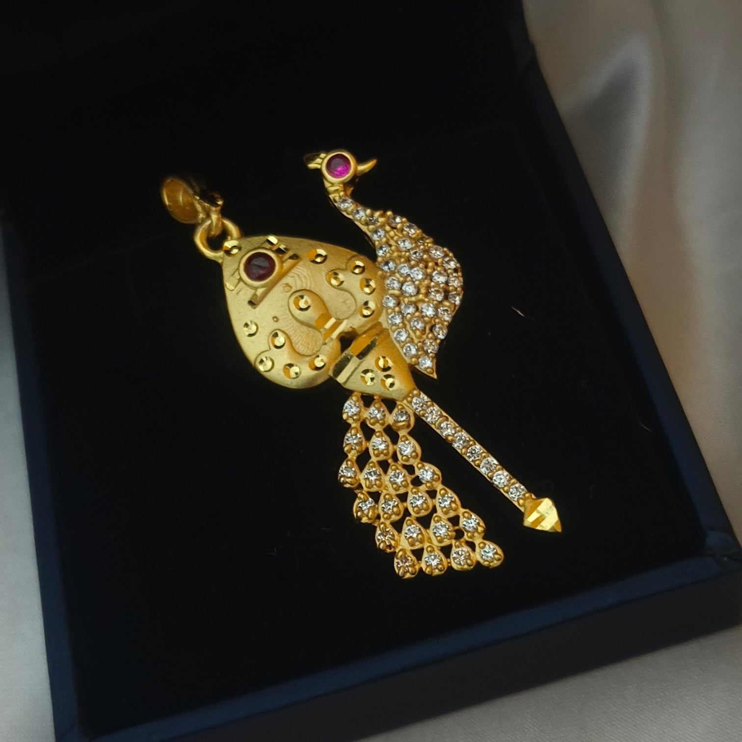 Stoned Velum Mayilum pendant PT1002