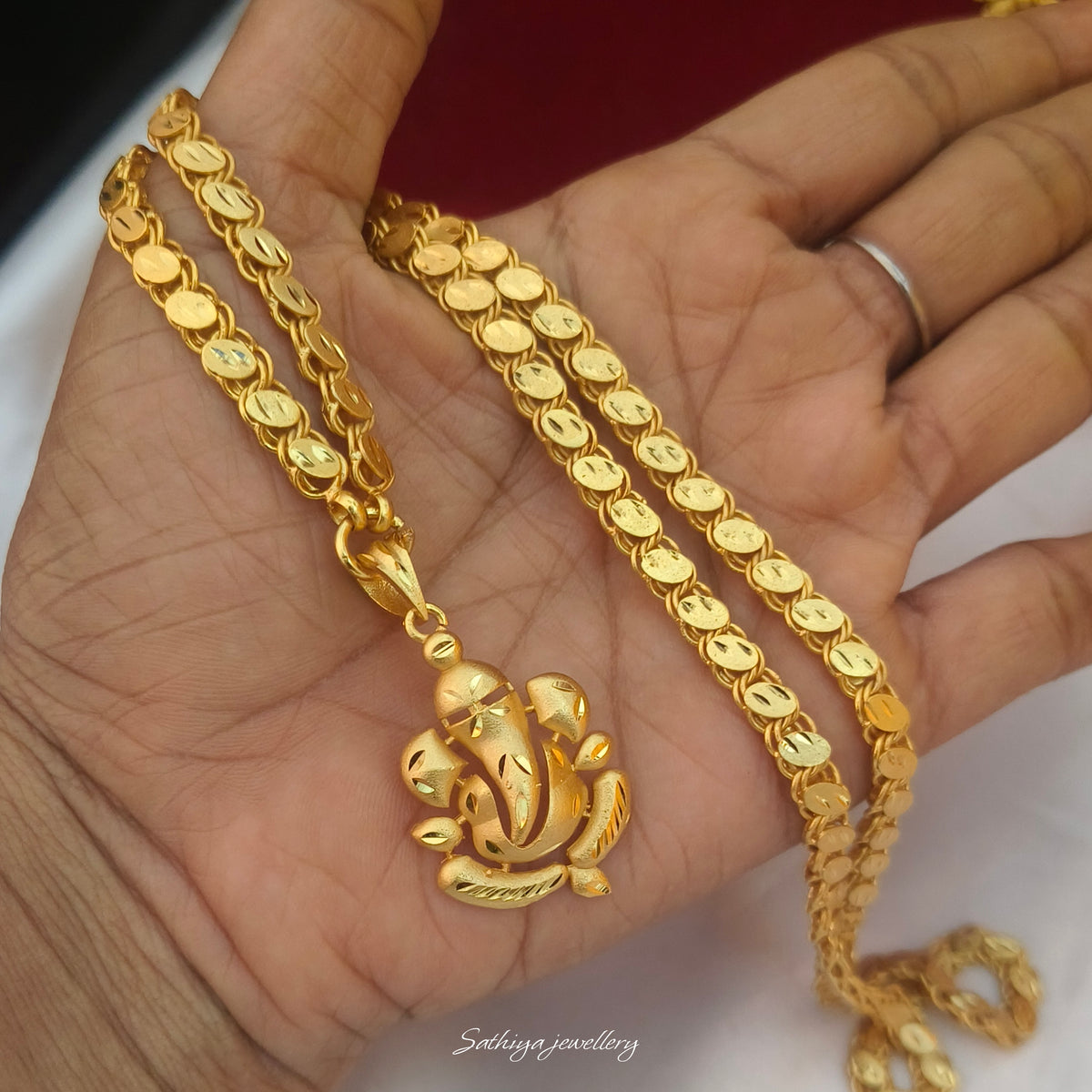 Vinayakar forming dollar chain DL- 21102