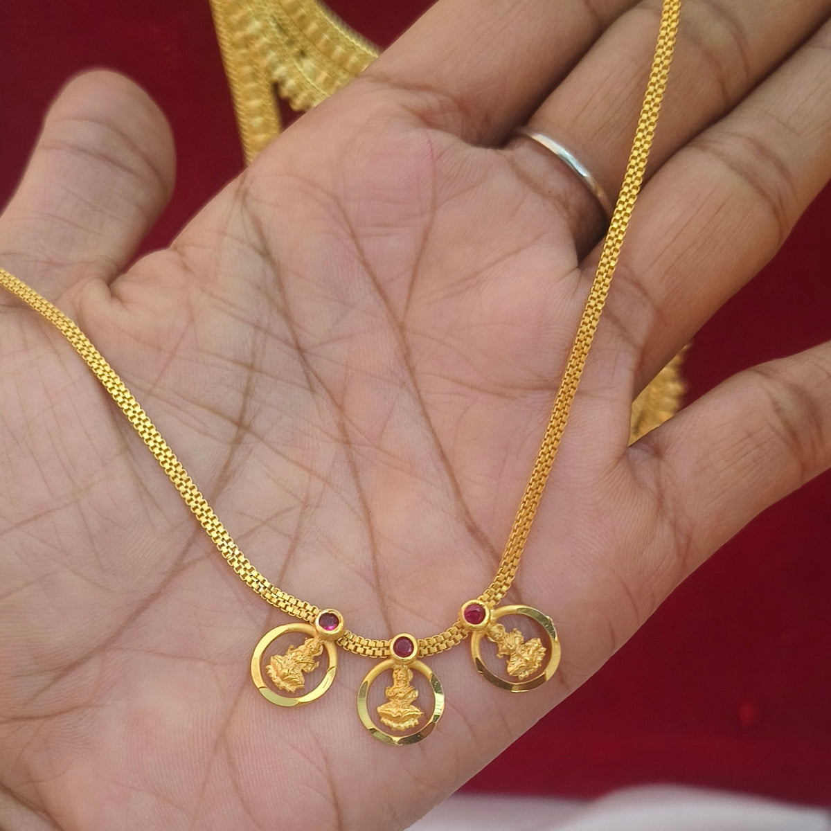 Forming Lakshmi necklace N 41061
